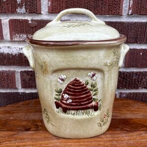 Vintage Cheri Blum 222 Fifth Cheris Garden Medium Canister Lid Bee Hive Bees